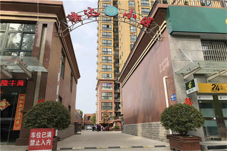 八一矿生活区暖气齐全送储藏两个